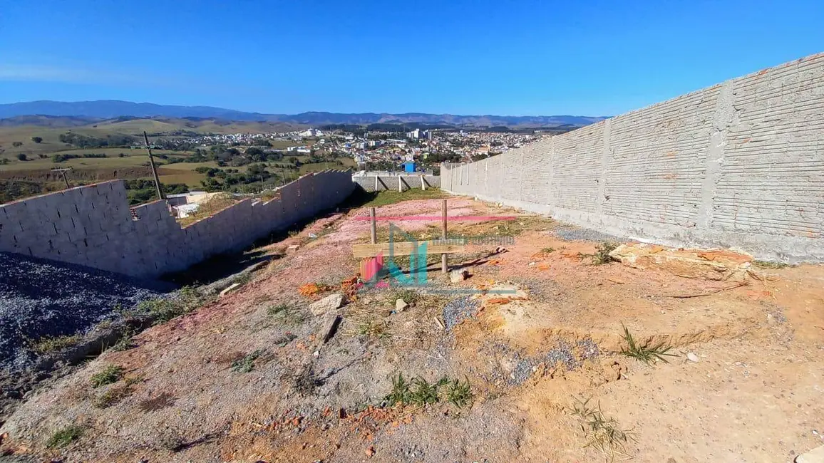 Foto 1 de Terreno / Lote à venda, 365m2 em Cachoeira Paulista - SP