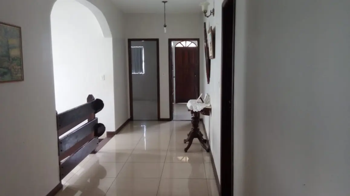Casa com 8 quartos à venda e para alugar, 380m2 em Pernambués, Salvador - BA - imagem 4 Foto 4 de Casa com 8 quartos à venda e para alugar, 380m2 em Pernambués, Salvador - BA