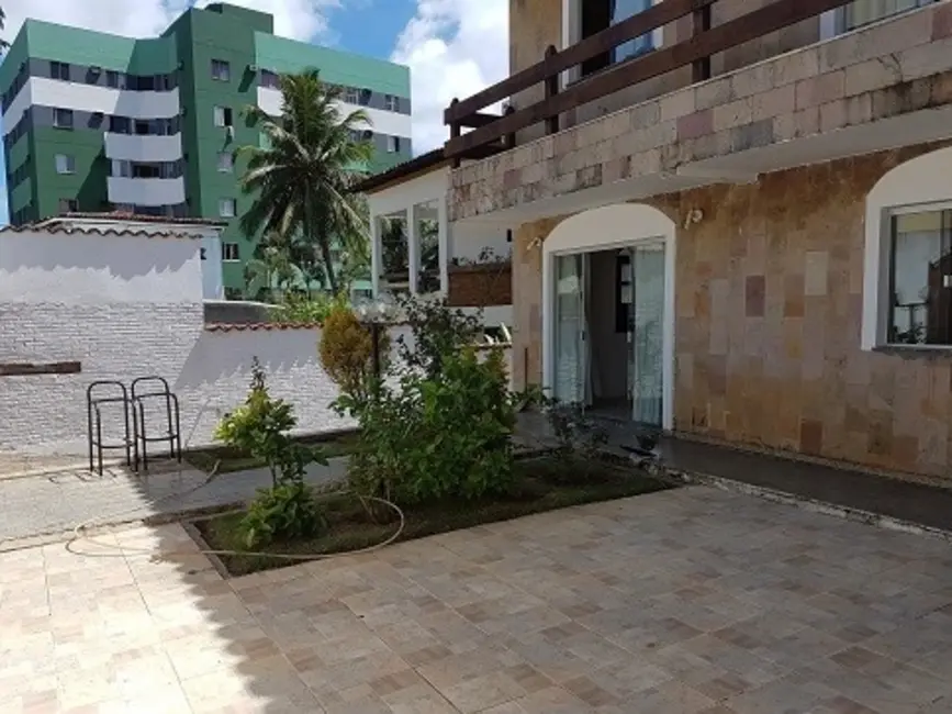 Casa com 8 quartos à venda e para alugar, 380m2 em Pernambués, Salvador - BA - imagem 7 Foto 7 de Casa com 8 quartos à venda e para alugar, 380m2 em Pernambués, Salvador - BA
