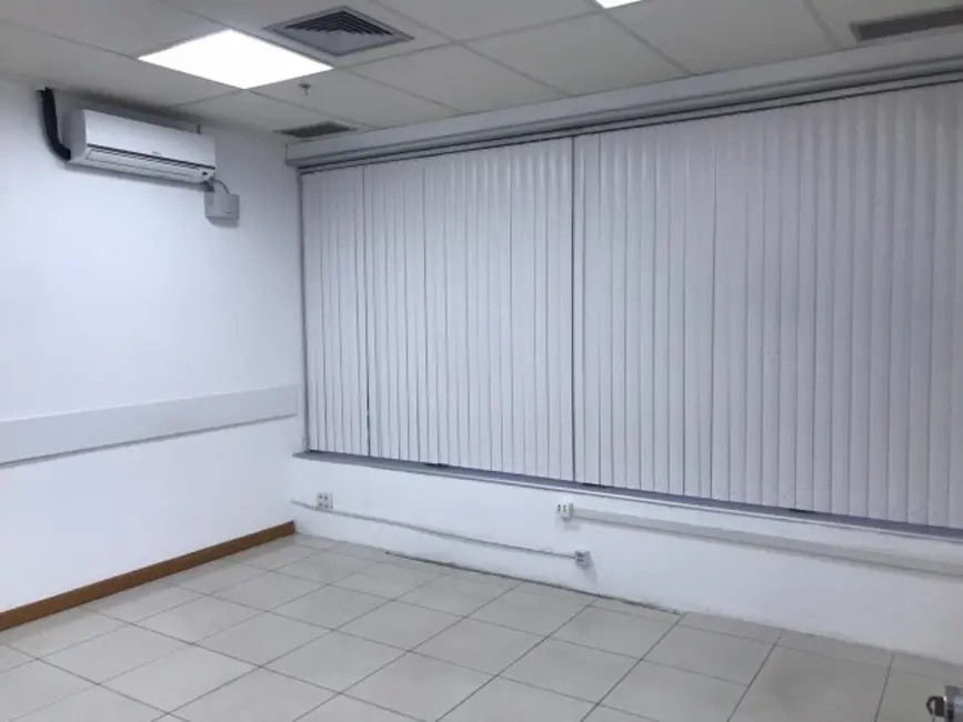 Sala Comercial para alugar, 200m2 em Caminho das Árvores, Salvador - BA - imagem 7 Foto 7 de Sala Comercial para alugar, 200m2 em Caminho das Árvores, Salvador - BA