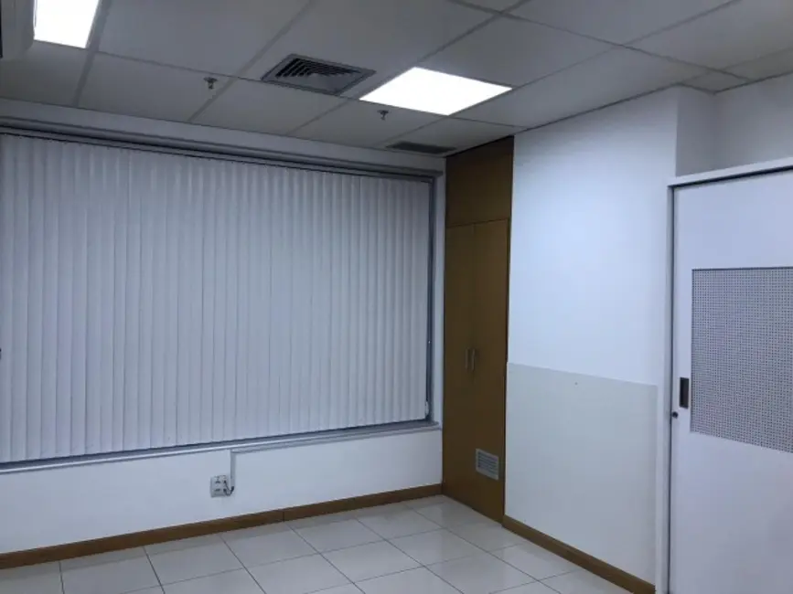Sala Comercial para alugar, 200m2 em Caminho das Árvores, Salvador - BA - imagem 6 Foto 6 de Sala Comercial para alugar, 200m2 em Caminho das Árvores, Salvador - BA
