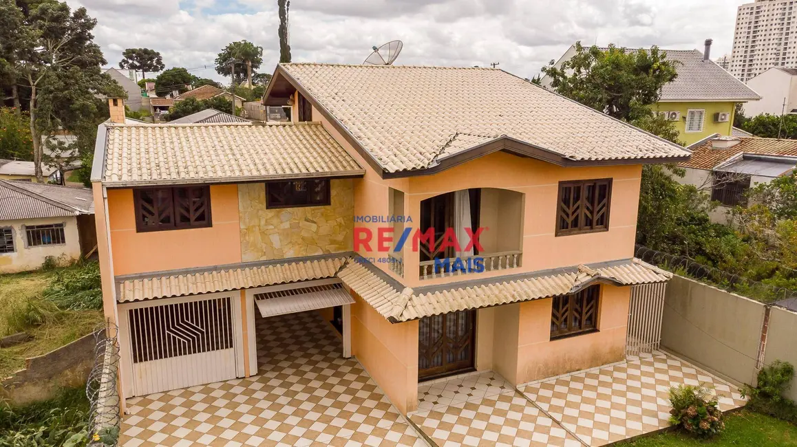 Sobrado com 3 quartos à venda, 630m2 em Capão Raso, Curitiba - PR - imagem 8 Foto 8 de Sobrado com 3 quartos à venda, 630m2 em Capão Raso, Curitiba - PR