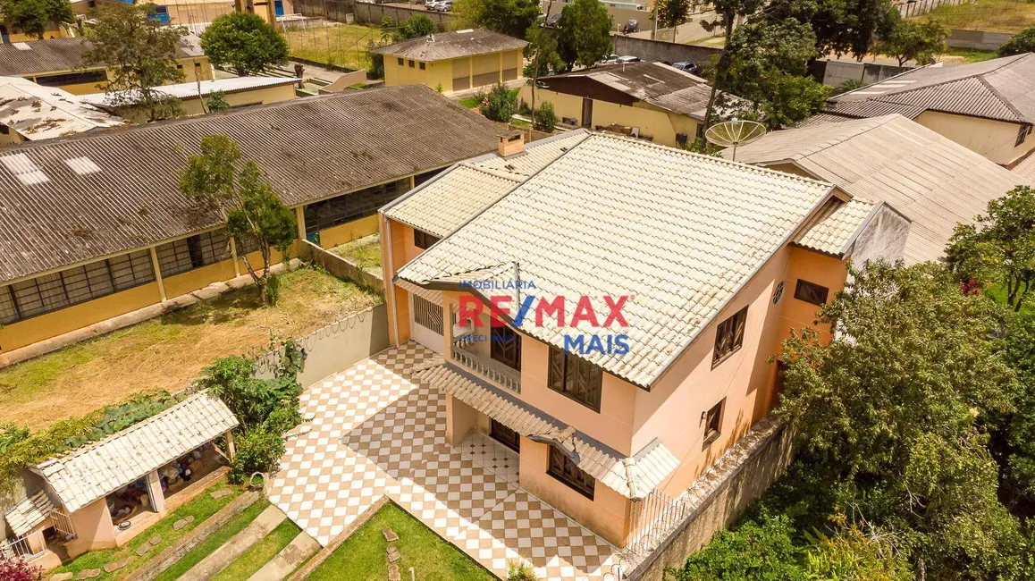 Sobrado com 3 quartos à venda, 630m2 em Capão Raso, Curitiba - PR - imagem 5 Foto 5 de Sobrado com 3 quartos à venda, 630m2 em Capão Raso, Curitiba - PR