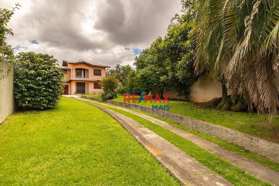 Sobrado com 3 quartos à venda, 630m2 em Capão Raso, Curitiba - PR - imagem 4 Foto 4 de Sobrado com 3 quartos à venda, 630m2 em Capão Raso, Curitiba - PR