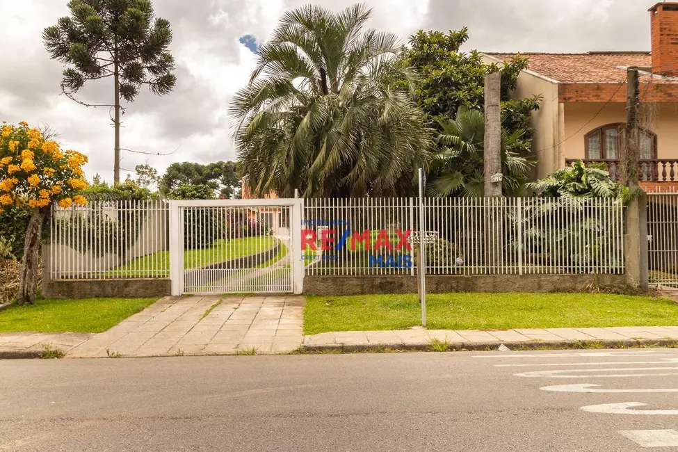 Sobrado com 3 quartos à venda, 630m2 em Capão Raso, Curitiba - PR - imagem 3 Foto 3 de Sobrado com 3 quartos à venda, 630m2 em Capão Raso, Curitiba - PR