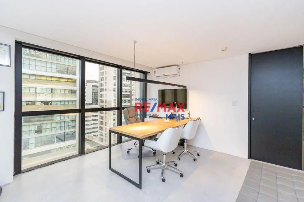 Sala Comercial à venda e para alugar, 206m2 em Água Verde, Curitiba - PR - imagem 3 Foto 3 de Sala Comercial à venda e para alugar, 206m2 em Água Verde, Curitiba - PR