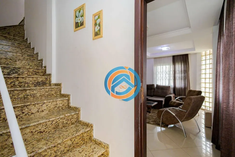 Sobrado com 4 quartos à venda, 308m2 em Fanny, Curitiba - PR - imagem 8 Foto 8 de Sobrado com 4 quartos à venda, 308m2 em Fanny, Curitiba - PR