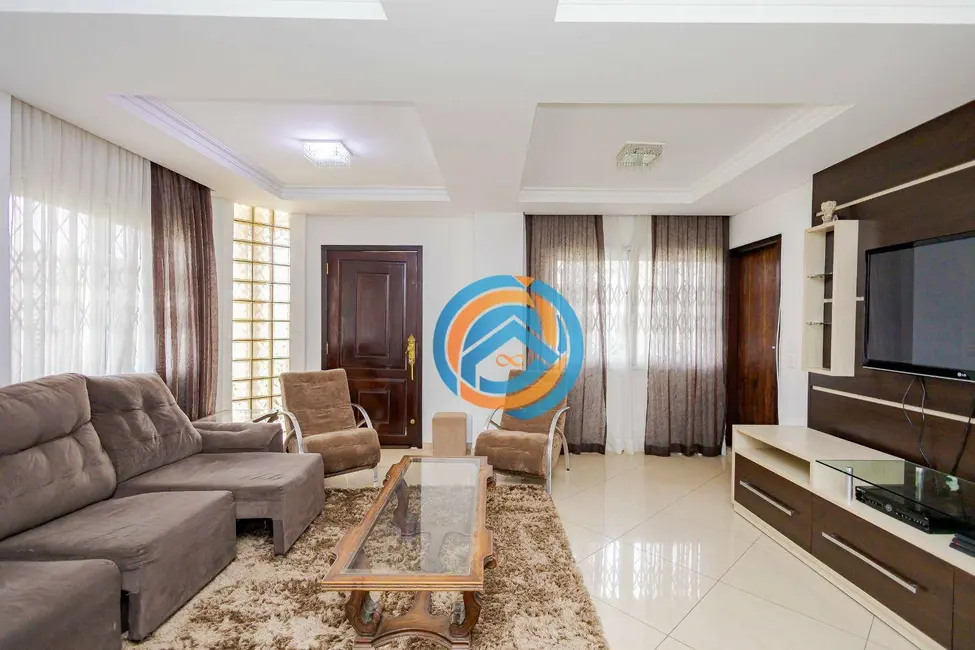 Sobrado com 4 quartos à venda, 308m2 em Fanny, Curitiba - PR - imagem 6 Foto 6 de Sobrado com 4 quartos à venda, 308m2 em Fanny, Curitiba - PR