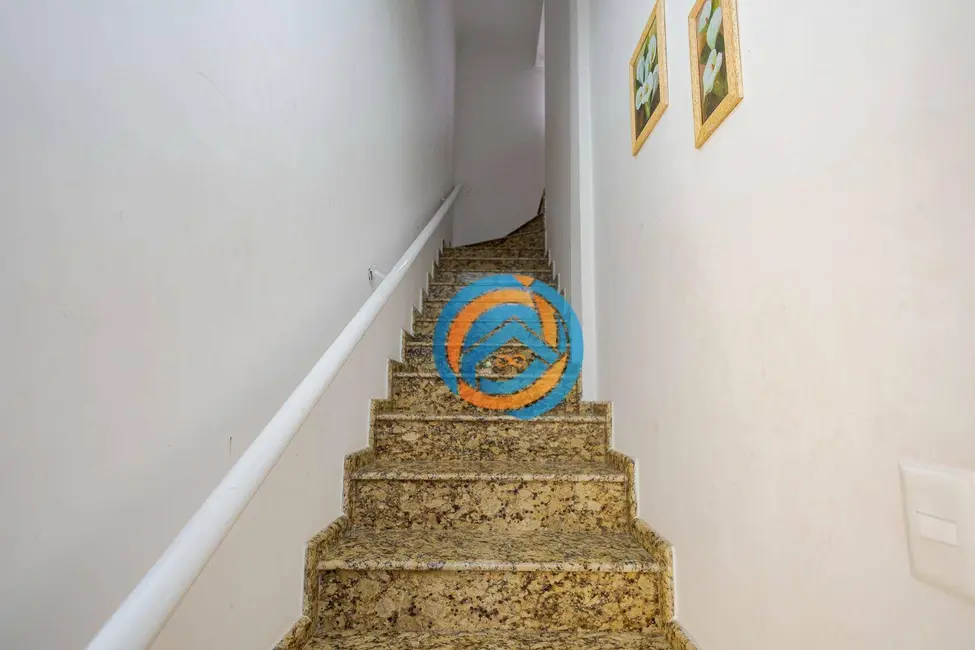 Sobrado com 4 quartos à venda, 308m2 em Fanny, Curitiba - PR - imagem 9 Foto 9 de Sobrado com 4 quartos à venda, 308m2 em Fanny, Curitiba - PR