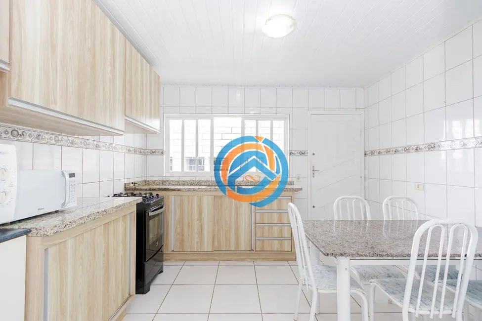 Casa com 4 quartos à venda, 220m2 em Ganchinho, Curitiba - PR - imagem 8 Foto 8 de Casa com 4 quartos à venda, 220m2 em Ganchinho, Curitiba - PR