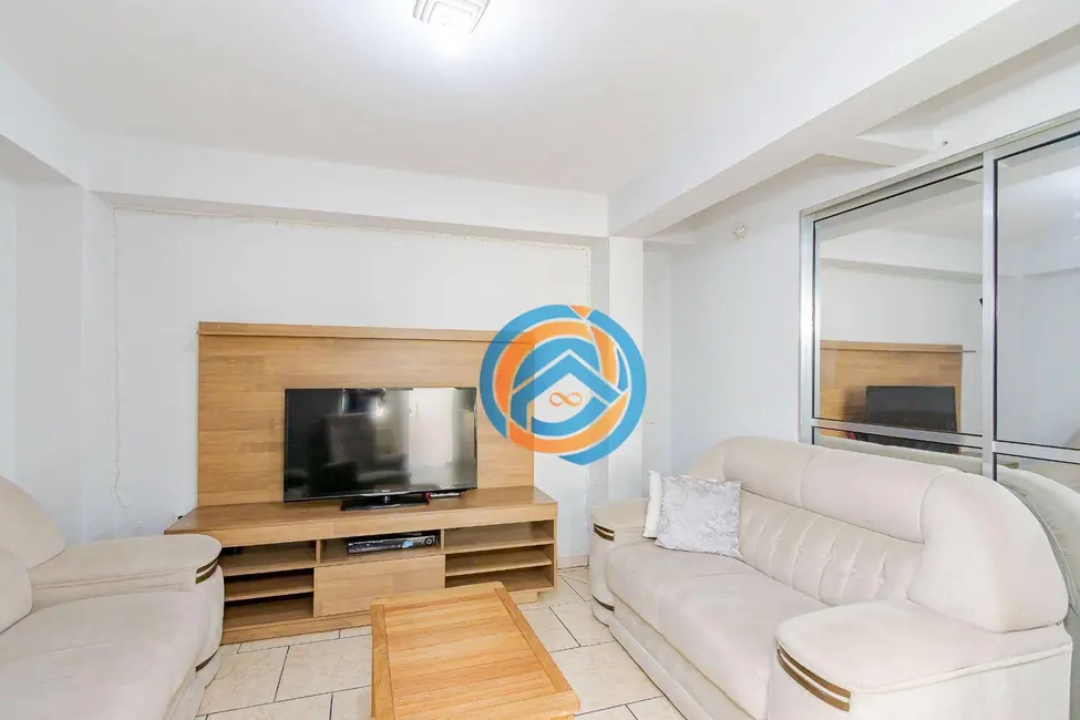 Sobrado com 4 quartos à venda, 198m2 em Sítio Cercado, Curitiba - PR - imagem 6 Foto 6 de Sobrado com 4 quartos à venda, 198m2 em Sítio Cercado, Curitiba - PR