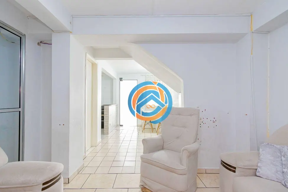 Sobrado com 4 quartos à venda, 198m2 em Sítio Cercado, Curitiba - PR - imagem 9 Foto 9 de Sobrado com 4 quartos à venda, 198m2 em Sítio Cercado, Curitiba - PR