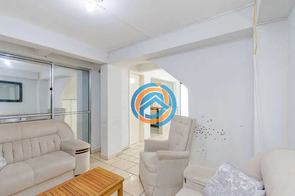 Sobrado com 4 quartos à venda, 198m2 em Sítio Cercado, Curitiba - PR - imagem 8 Foto 8 de Sobrado com 4 quartos à venda, 198m2 em Sítio Cercado, Curitiba - PR