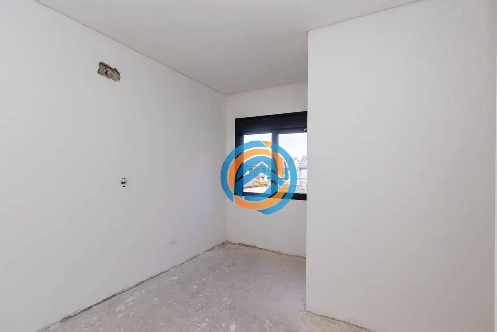 Sobrado com 3 quartos à venda, 160m2 em Uberaba, Curitiba - PR - imagem 8 Foto 8 de Sobrado com 3 quartos à venda, 160m2 em Uberaba, Curitiba - PR