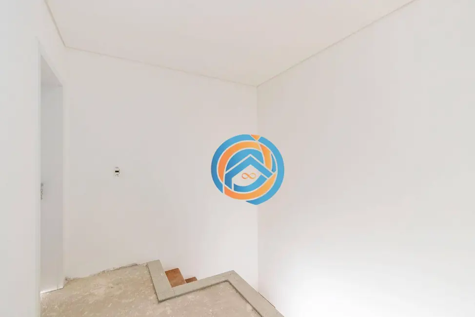 Sobrado com 3 quartos à venda, 145m2 em Uberaba, Curitiba - PR - imagem 7 Foto 7 de Sobrado com 3 quartos à venda, 145m2 em Uberaba, Curitiba - PR