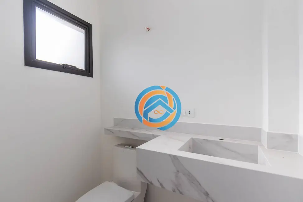 Sobrado com 3 quartos à venda, 145m2 em Uberaba, Curitiba - PR - imagem 8 Foto 8 de Sobrado com 3 quartos à venda, 145m2 em Uberaba, Curitiba - PR