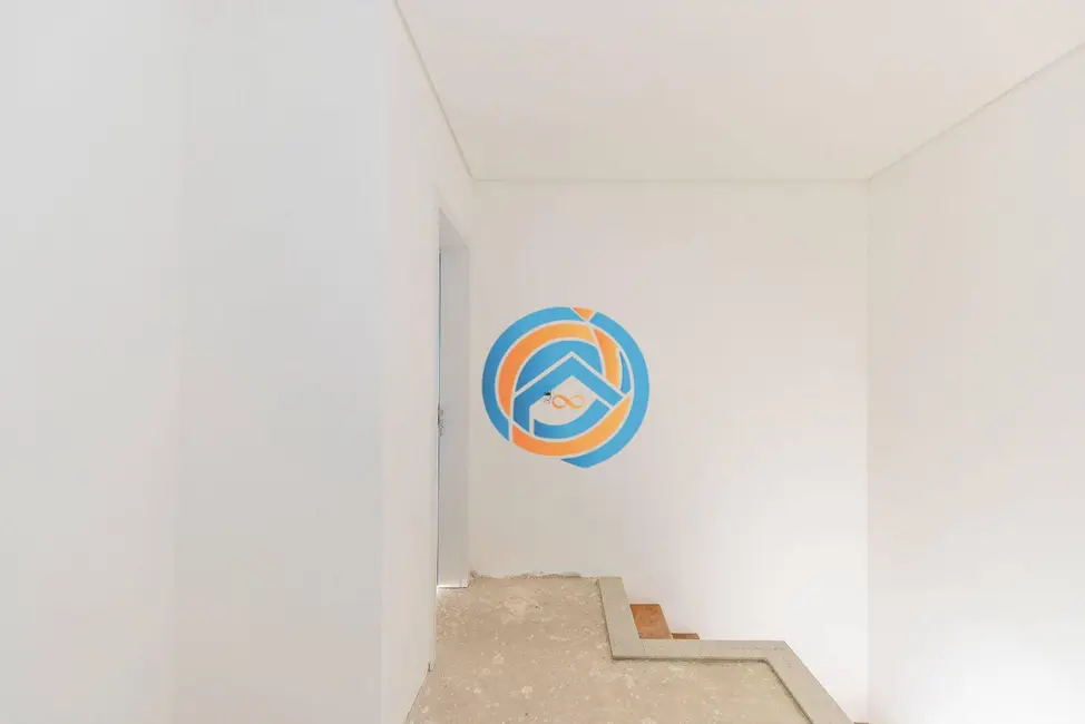 Sobrado com 3 quartos à venda, 145m2 em Uberaba, Curitiba - PR - imagem 6 Foto 6 de Sobrado com 3 quartos à venda, 145m2 em Uberaba, Curitiba - PR