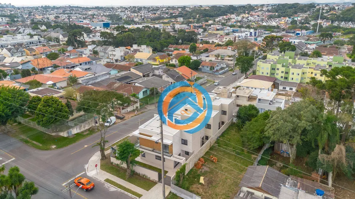 Sobrado com 3 quartos à venda, 165m2 em Uberaba, Curitiba - PR - imagem 4 Foto 4 de Sobrado com 3 quartos à venda, 165m2 em Uberaba, Curitiba - PR