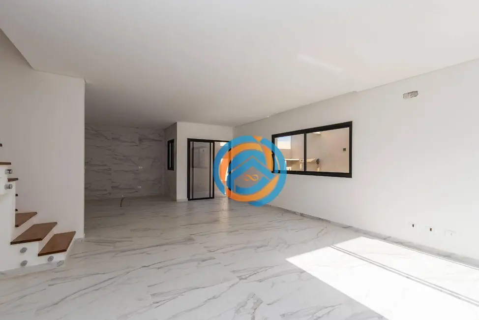 Sobrado com 3 quartos à venda, 165m2 em Uberaba, Curitiba - PR - imagem 7 Foto 7 de Sobrado com 3 quartos à venda, 165m2 em Uberaba, Curitiba - PR