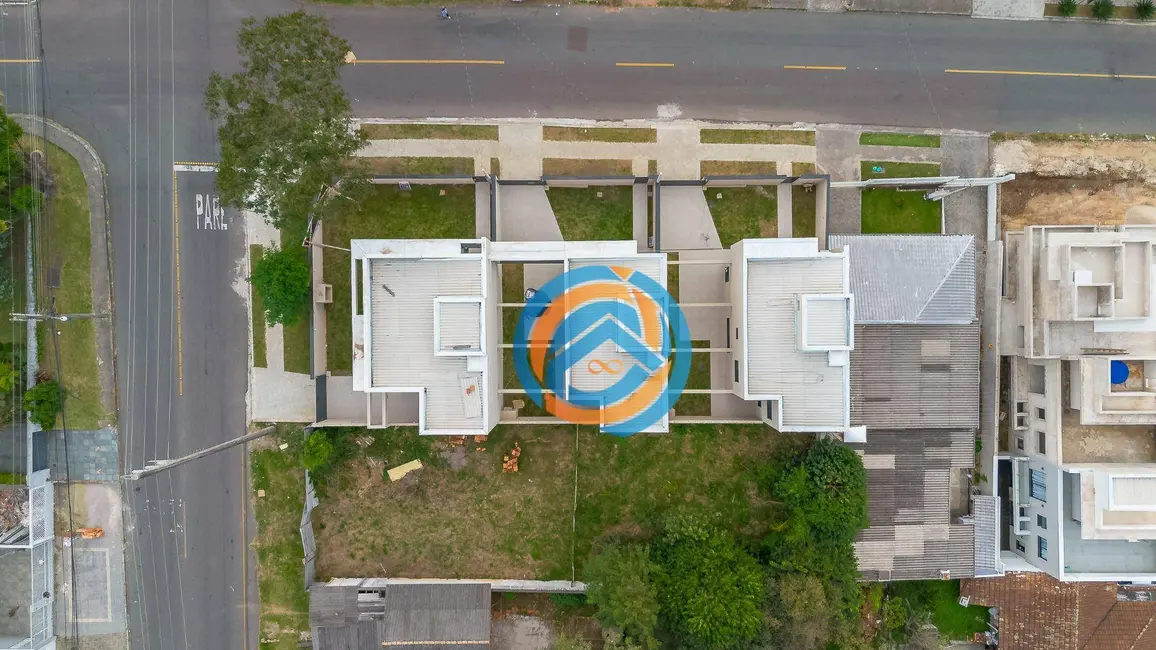 Sobrado com 3 quartos à venda, 165m2 em Uberaba, Curitiba - PR - imagem 9 Foto 9 de Sobrado com 3 quartos à venda, 165m2 em Uberaba, Curitiba - PR