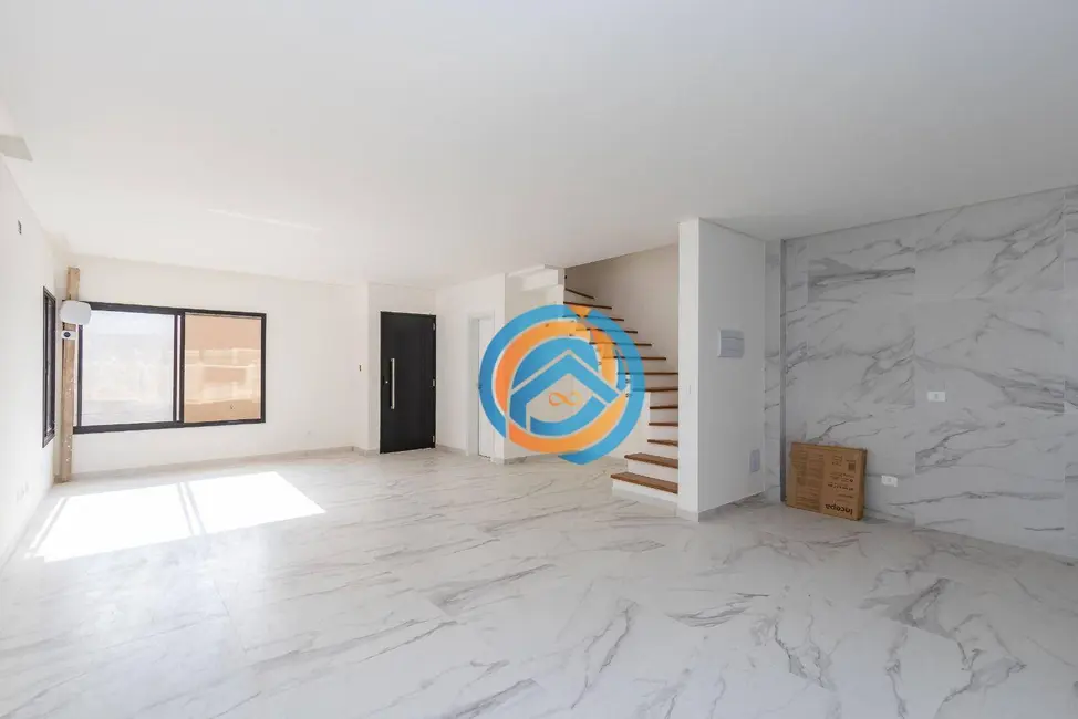 Sobrado com 3 quartos à venda, 165m2 em Uberaba, Curitiba - PR - imagem 6 Foto 6 de Sobrado com 3 quartos à venda, 165m2 em Uberaba, Curitiba - PR