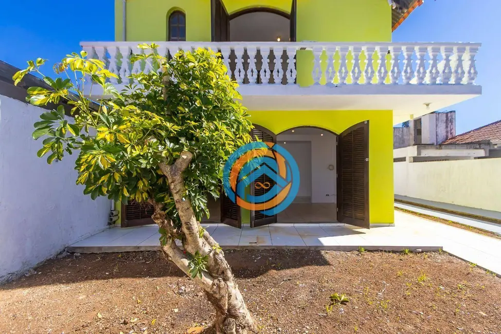 Sobrado com 3 quartos à venda, 179m2 em Boqueirão, Curitiba - PR - imagem 6 Foto 6 de Sobrado com 3 quartos à venda, 179m2 em Boqueirão, Curitiba - PR