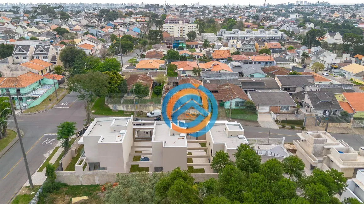 Sobrado com 3 quartos à venda, 145m2 em Uberaba, Curitiba - PR - imagem 6 Foto 6 de Sobrado com 3 quartos à venda, 145m2 em Uberaba, Curitiba - PR