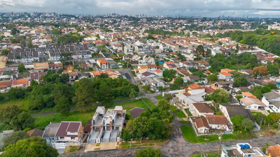 Sobrado com 3 quartos à venda, 167m2 em Barreirinha, Curitiba - PR - imagem 4 Foto 4 de Sobrado com 3 quartos à venda, 167m2 em Barreirinha, Curitiba - PR