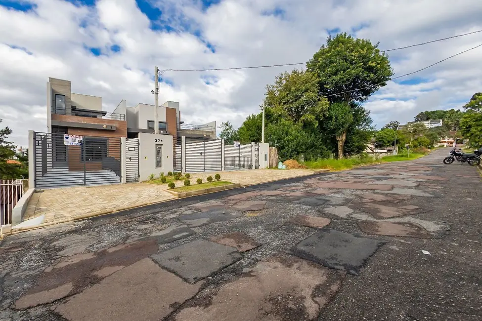 Sobrado com 3 quartos à venda, 167m2 em Barreirinha, Curitiba - PR - imagem 6 Foto 6 de Sobrado com 3 quartos à venda, 167m2 em Barreirinha, Curitiba - PR