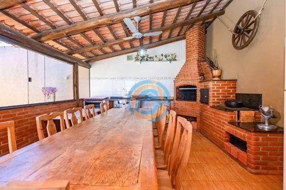 Foto 1 de Casa com 4 quartos à venda, 377m2 em Boa Vista, Curitiba - PR