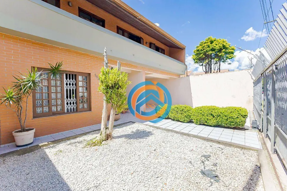 Sobrado com 4 quartos à venda, 456m2 em Centro, Pinhais - PR - imagem 4 Foto 4 de Sobrado com 4 quartos à venda, 456m2 em Centro, Pinhais - PR