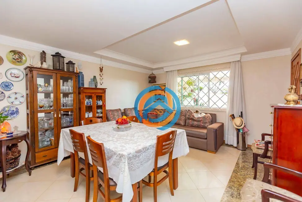 Foto 6 de Sobrado com 5 quartos à venda, 183m2 em Mercês, Curitiba - PR