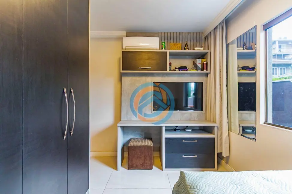 Foto 9 de Casa com 5 quartos à venda, 678m2 em Uberaba, Curitiba - PR