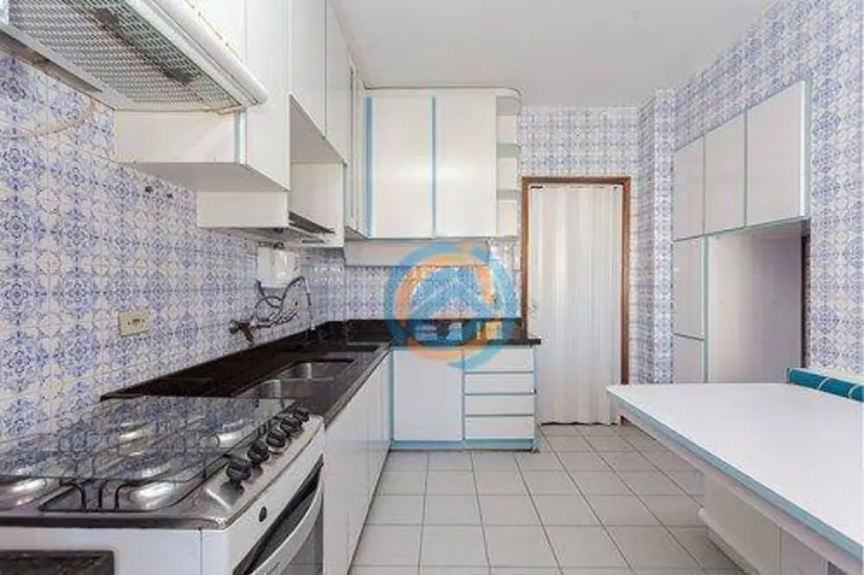 Apartamento com 3 quartos à venda, 164m2 em Centro, Curitiba - PR - imagem 8 Foto 8 de Apartamento com 3 quartos à venda, 164m2 em Centro, Curitiba - PR