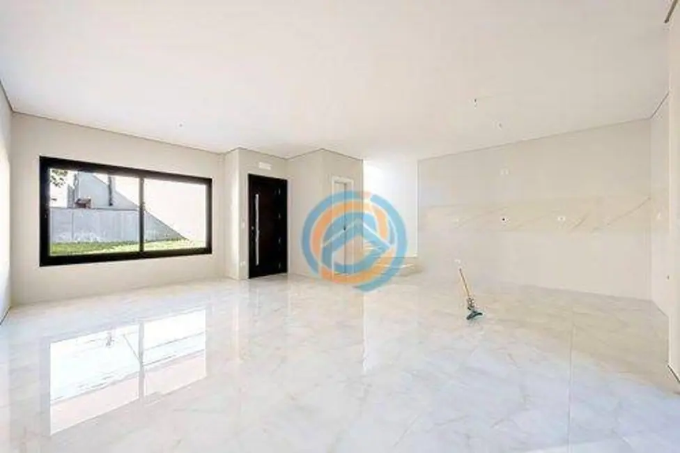 Sobrado com 3 quartos à venda, 170m2 em Curitiba - PR - imagem 7 Foto 7 de Sobrado com 3 quartos à venda, 170m2 em Curitiba - PR