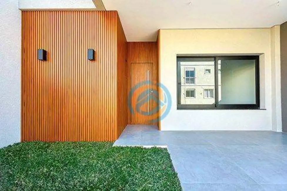 Sobrado com 3 quartos à venda, 170m2 em Curitiba - PR - imagem 4 Foto 4 de Sobrado com 3 quartos à venda, 170m2 em Curitiba - PR