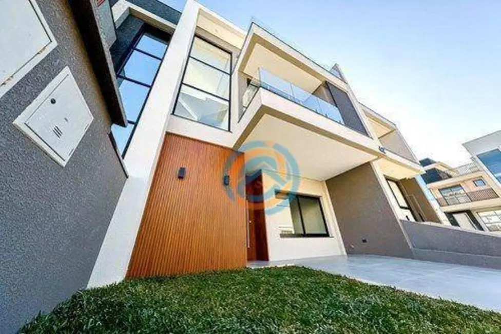 Sobrado com 3 quartos à venda, 170m2 em Curitiba - PR - imagem 3 Foto 3 de Sobrado com 3 quartos à venda, 170m2 em Curitiba - PR