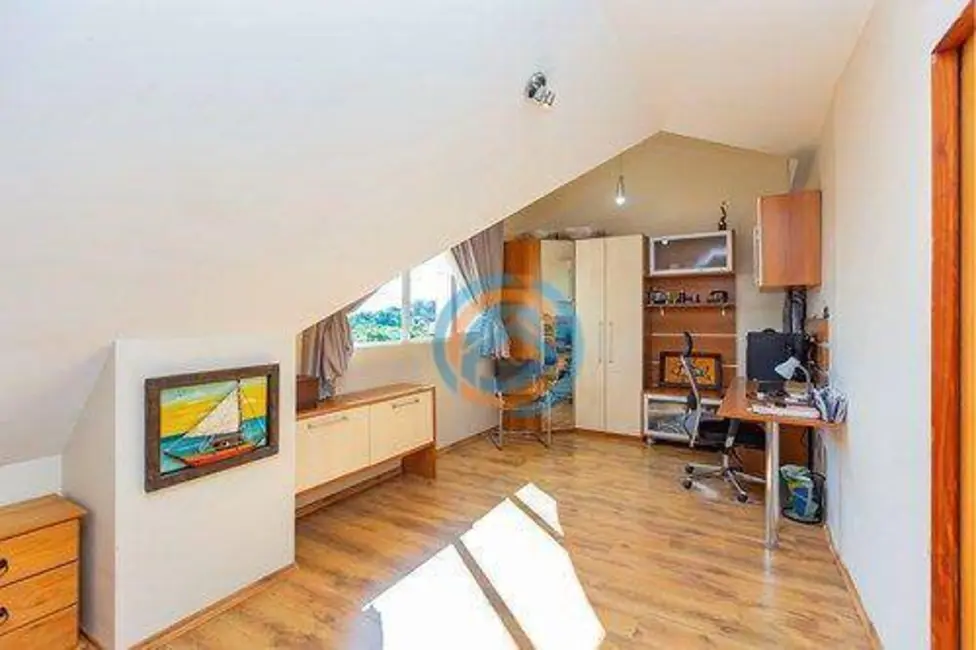 Sobrado com 5 quartos à venda, 183m2 em Mercês, Curitiba - PR - imagem 6 Foto 6 de Sobrado com 5 quartos à venda, 183m2 em Mercês, Curitiba - PR