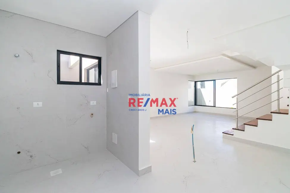 Sobrado com 3 quartos à venda, 121m2 em Uberaba, Curitiba - PR - imagem 9 Foto 9 de Sobrado com 3 quartos à venda, 121m2 em Uberaba, Curitiba - PR