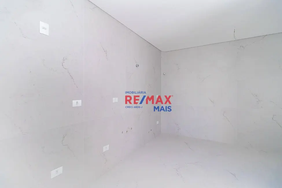 Sobrado com 3 quartos à venda, 121m2 em Uberaba, Curitiba - PR - imagem 8 Foto 8 de Sobrado com 3 quartos à venda, 121m2 em Uberaba, Curitiba - PR