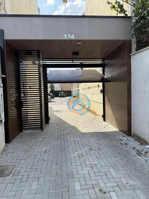 Sobrado com 3 quartos à venda, 145m2 em Uberaba, Curitiba - PR - imagem 4 Foto 4 de Sobrado com 3 quartos à venda, 145m2 em Uberaba, Curitiba - PR