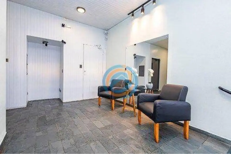 Apartamento com 1 quarto para alugar, 27m2 em Centro, Curitiba - PR - imagem 4 Foto 4 de Apartamento com 1 quarto para alugar, 27m2 em Centro, Curitiba - PR