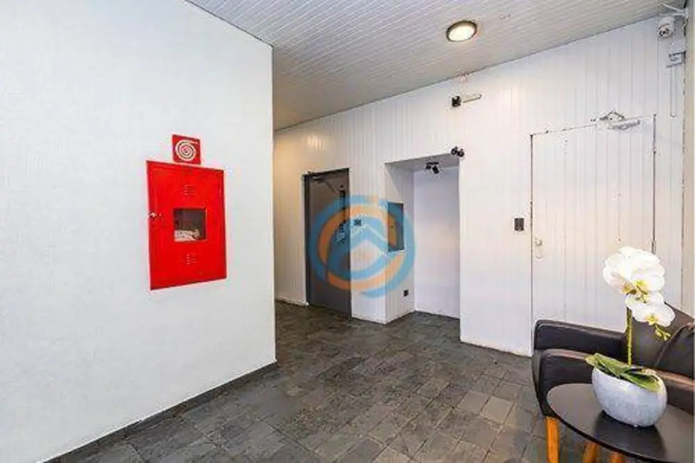 Apartamento com 1 quarto para alugar, 27m2 em Centro, Curitiba - PR - imagem 3 Foto 3 de Apartamento com 1 quarto para alugar, 27m2 em Centro, Curitiba - PR