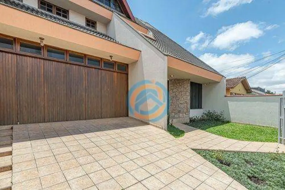 Casa com 4 quartos à venda, 360m2 em Capão Raso, Curitiba - PR - imagem 3 Foto 3 de Casa com 4 quartos à venda, 360m2 em Capão Raso, Curitiba - PR