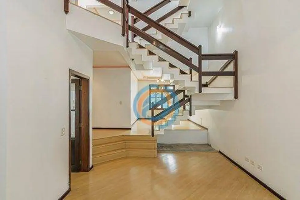 Casa com 4 quartos à venda, 360m2 em Capão Raso, Curitiba - PR - imagem 8 Foto 8 de Casa com 4 quartos à venda, 360m2 em Capão Raso, Curitiba - PR