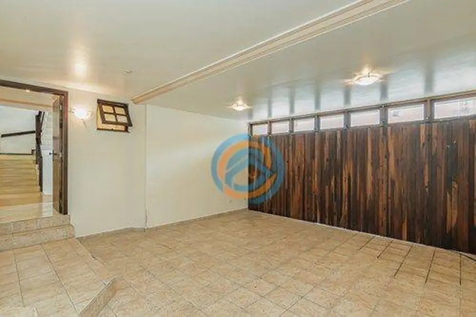 Casa com 4 quartos à venda, 360m2 em Capão Raso, Curitiba - PR - imagem 4 Foto 4 de Casa com 4 quartos à venda, 360m2 em Capão Raso, Curitiba - PR