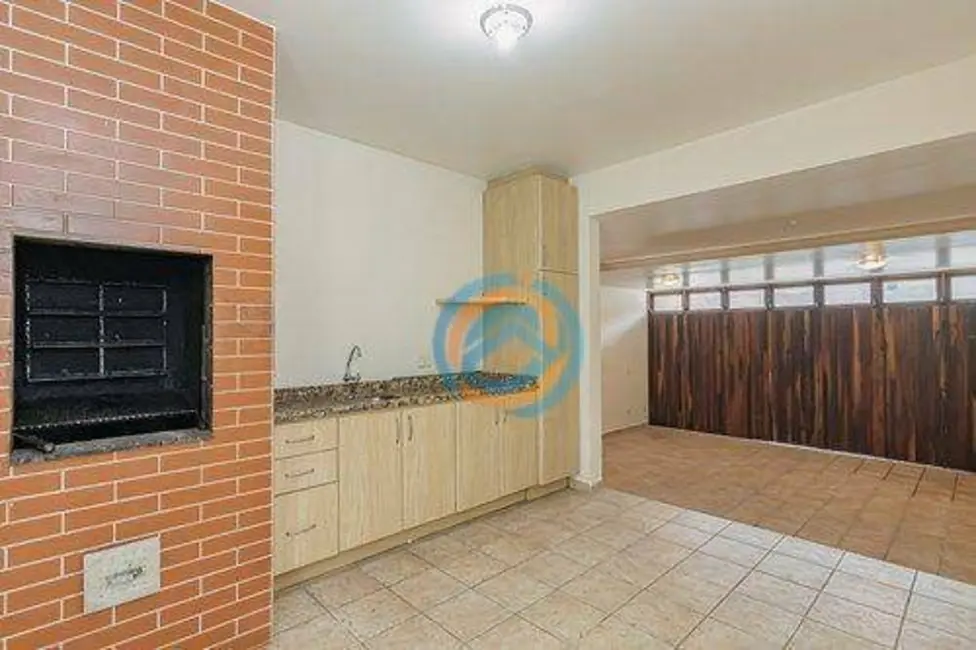 Casa com 4 quartos à venda, 360m2 em Capão Raso, Curitiba - PR - imagem 5 Foto 5 de Casa com 4 quartos à venda, 360m2 em Capão Raso, Curitiba - PR