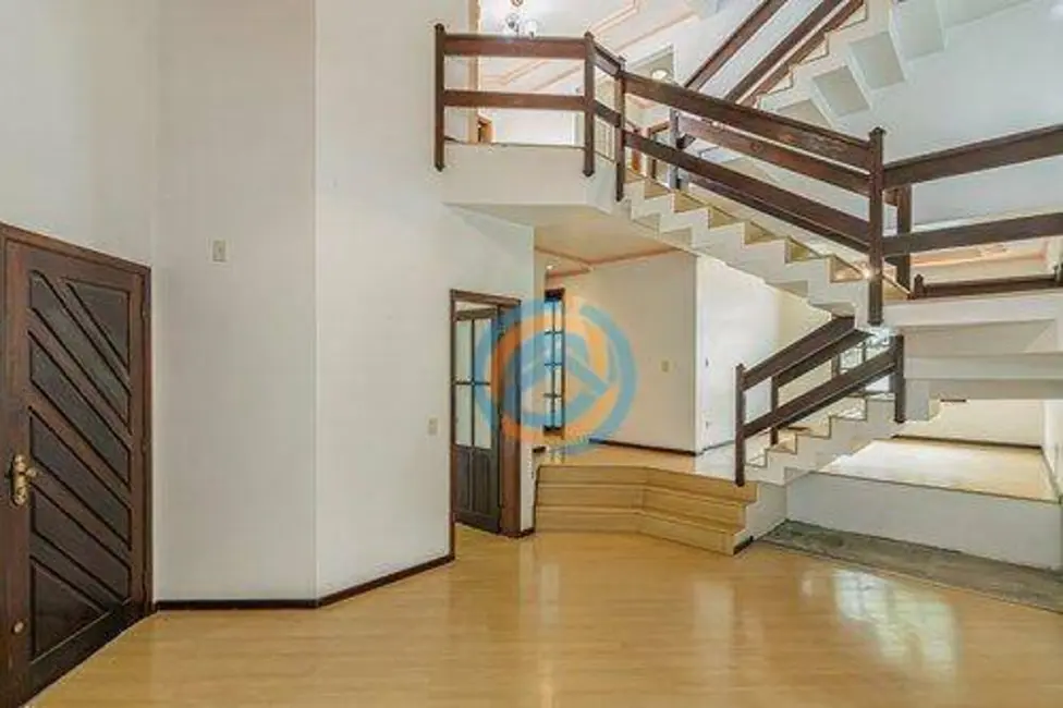 Casa com 4 quartos à venda, 360m2 em Capão Raso, Curitiba - PR - imagem 9 Foto 9 de Casa com 4 quartos à venda, 360m2 em Capão Raso, Curitiba - PR