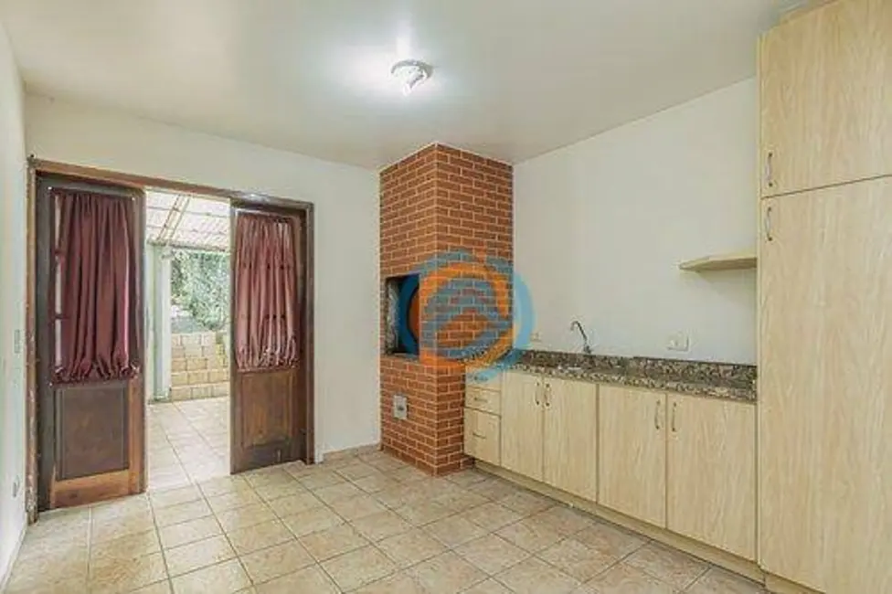 Casa com 4 quartos à venda, 360m2 em Capão Raso, Curitiba - PR - imagem 6 Foto 6 de Casa com 4 quartos à venda, 360m2 em Capão Raso, Curitiba - PR