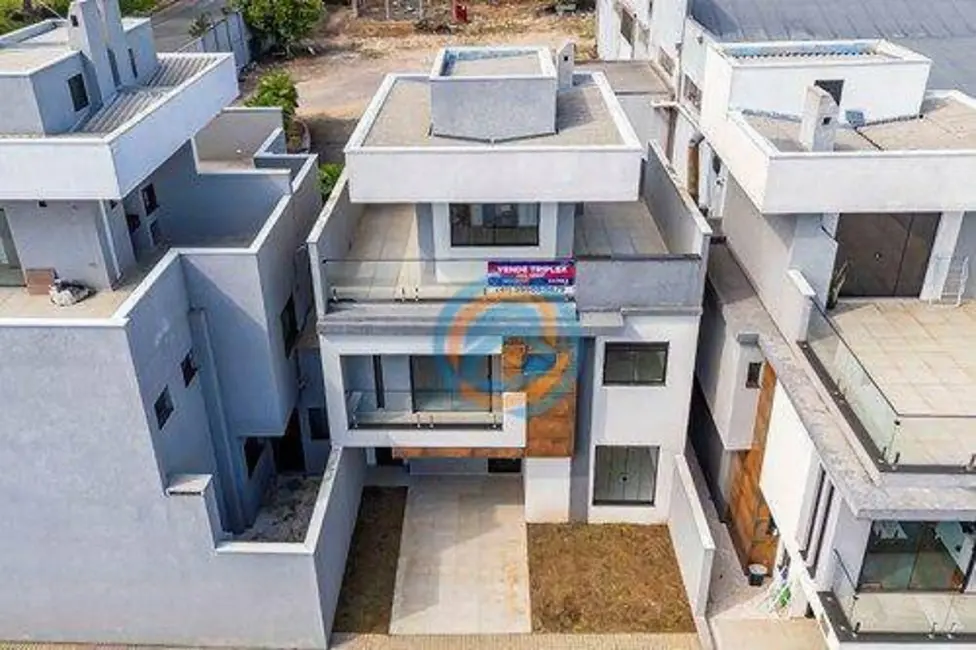 Foto 2 de Sobrado com 3 quartos à venda, 156m2 em Fanny, Curitiba - PR